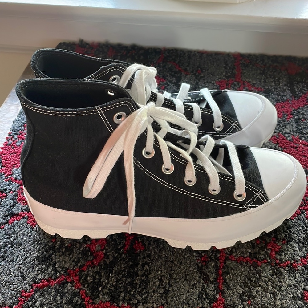 NWOT Converse high top lugged platform sneakers